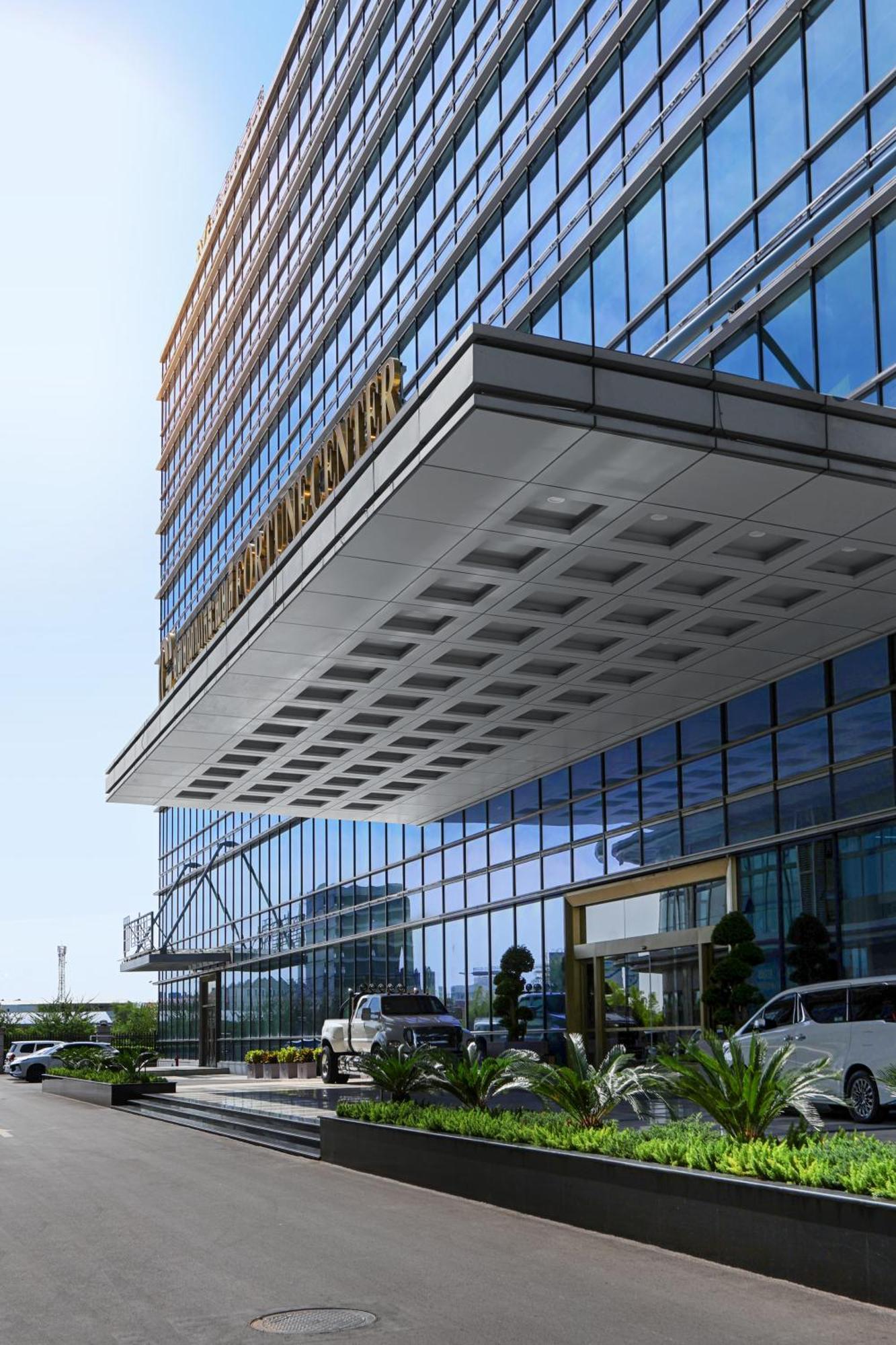 Vm Hotel Phnom Penh Exterior foto